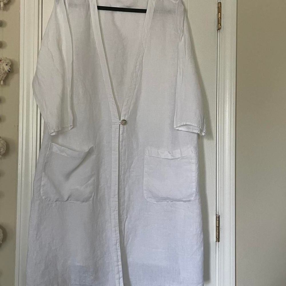 Vivid white linen duster rob with pockets, size 2X